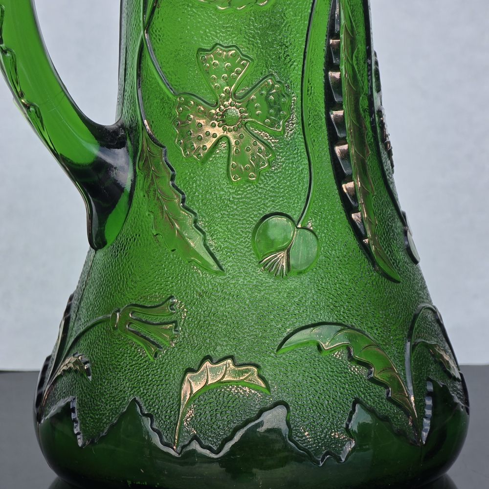 Elegant Emerald Green Glass Vas/.e with Floral Design